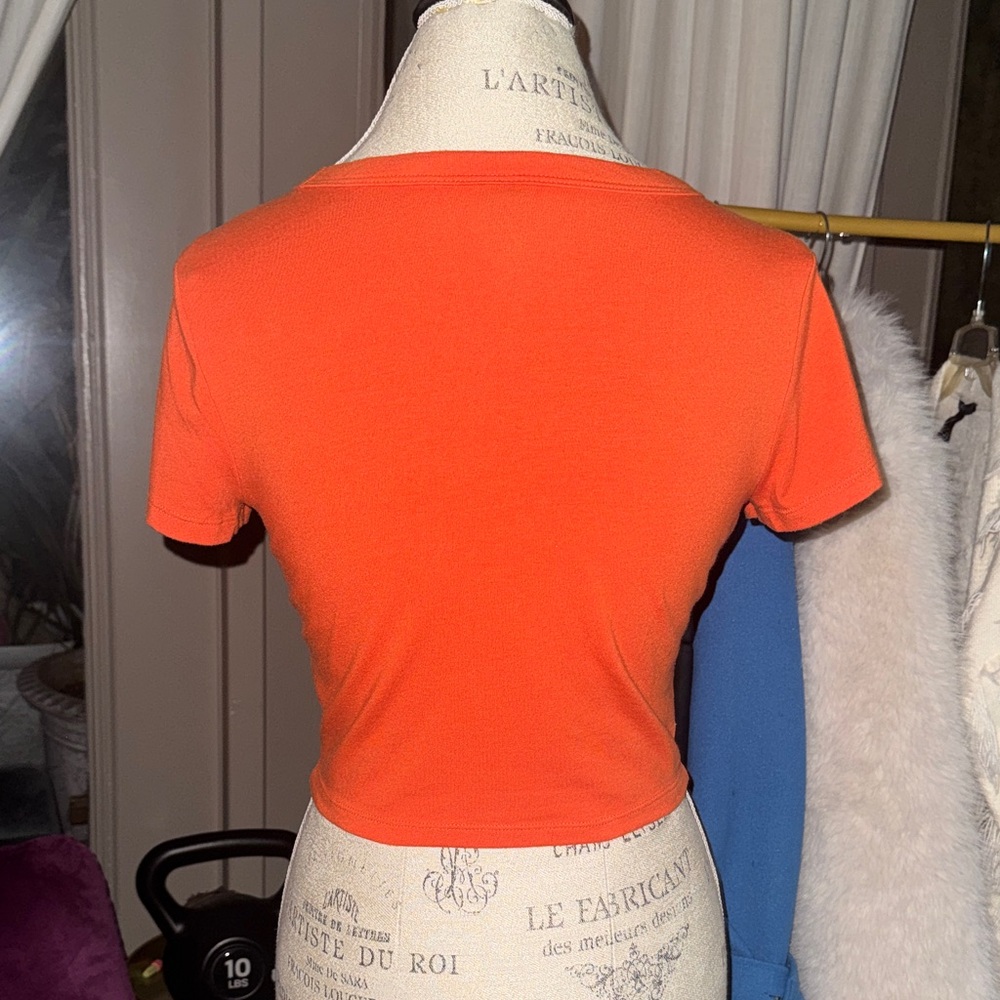 Wild Fable Bright Orange V-Neck Crop Top Shortsleeve Fitted Women’s Shirt Medium - Picture 3 of 6